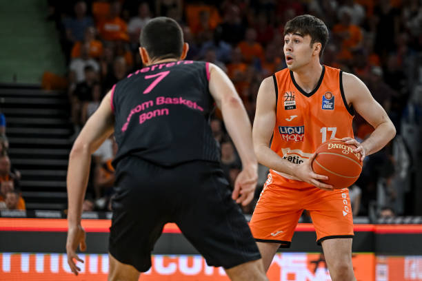 0年随西班 0年随西班