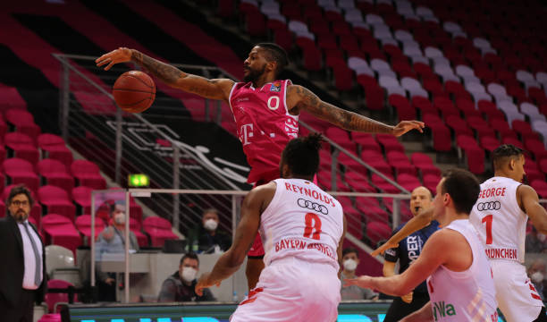 高达8次的 高达8次的